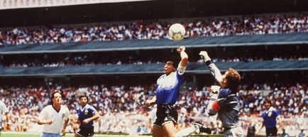 Mingea folosită de Diego Maradona împotriva Angliei a fost vândută pentru 3,35 milioane de dolari