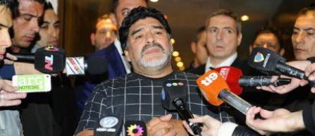 Maradona neaga ca ar fi deprimat dupa decesul tatalui sau si va candida la FIFA (video)