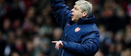 UEFA l-a suspendat trei meciuri pe Arsene Wenger