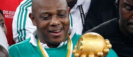 Selectionerul Keshi a demisionat de la nationala Nigeriei, dar apoi a revenit asupra deciziei