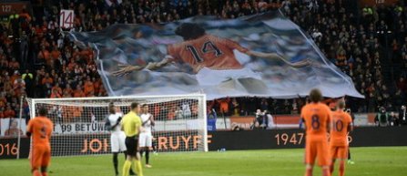 VIDEO | Johan Cruyff a fost omagiat in minutul 14 al meciului Olanda - Franta