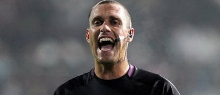 Cehul Miroslav Zelinka va arbitra partida AC Fiorentina - Pandurii Targu-Jiu