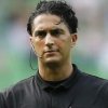 Olandezul Serdar Gozubuyuk va arbitra meciul Stromsgodset - Steaua