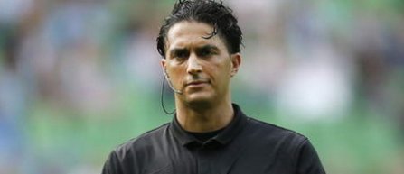 Olandezul Serdar Gozubuyuk va arbitra meciul Stromsgodset - Steaua