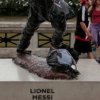 Statuia din Buenos Aires a lui Messi a fost vandalizata