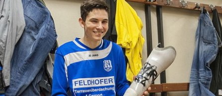 FIFA autorizeaza un fotbalist cu un picior amputat sa joace cu o proteza