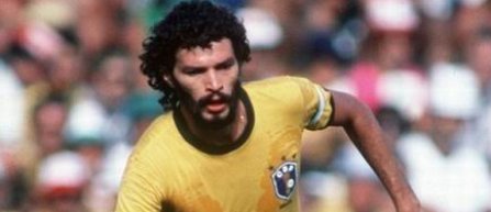 A incetat din viata Socrates