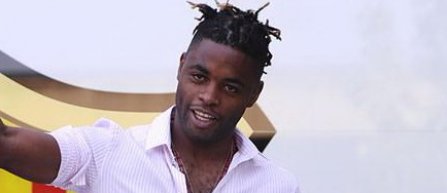 Alexandre Song a semnat contractul cu FC Barcelona