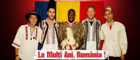 Fotbalistii straini ai echipei Dinamo au urat "La Multi Ani" romanilor imbracati in costume populare