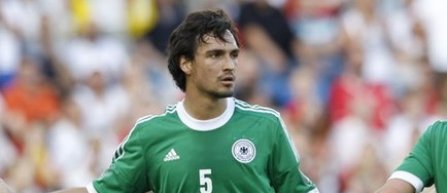 Euro 2012: Mats Hummels, inca trei ani la Borussia Dortmund