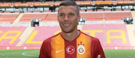 Lukas Podolski a semnat un contract cu Galatasaray