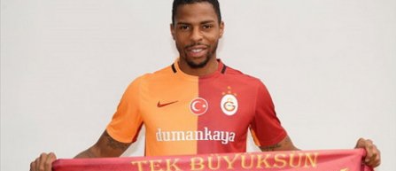Galatasaray l-a transferat pe fundasul olandez Ryan Donk