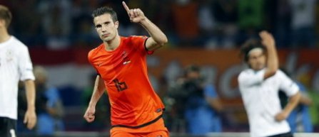 Van Persie rateaza amicalul cu Germania
