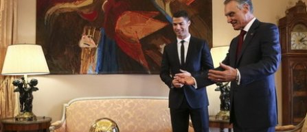 Cristiano Ronaldo a fost decorat de presedintele Anibal Cavaco Silva