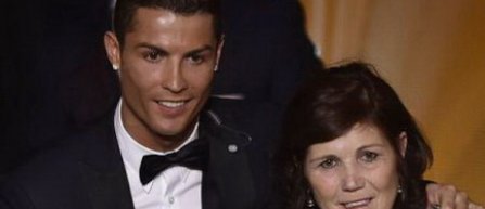 Mama lui Cristiano Ronaldo, retinuta pe aeroport, deoarece avea 55.000 euro in bagaj