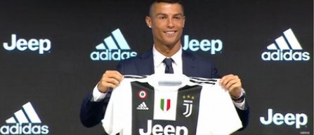 Sute de fani l-au întâmpinat pe Cristiano Ronaldo la Torino