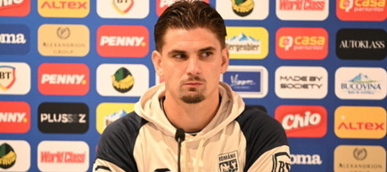 Răzvan Marin crede în șansa României la Stockholm  România pornește vineri seară în noua ediție a Ligii Națiunilor, cu un meci dificil pe terenul Suediei. Răzvan Marin a transmis, înaintea duelului de pe Strawberry Arena din Solna, că reprezentativa pregătită de Gheorghe Hagi a avut o săptămână bună de lucru și merge în Scandinavia cu obiectivul de a obține un rezultat favorabil.  Mijlocașul lui AEK Atena a subliniat că toate adversarele din Grupa B4 au forță fizică și pot pune probleme, însă consideră că „tricolorii” sunt pregătiți pentru acest tip de confruntare.  „Cred că toate cele trei echipe (adverse) sunt puternice, echipe care au un fizic foarte bun și, cu siguranță, fiecare meci va fi greu din acest punct de vedere. Dar cred că suntem pregătiți, ne-am antrenat foarte bine în această săptămână și sunt sigur că putem scoate un rezultat bun”, a spus Marin.  Diferența dintre națională și perioada Viitorul  Răzvan Marin a lucrat cu Gheorghe Hagi și la Viitorul Constanța, însă a explicat că actuala experiență de la prima reprezentativă este complet diferită. Jucătorii se reunesc doar în ferestrele internaționale, iar lotul are acum mai multă experiență și o altă înțelegere a jocului.  „Nu neapărat că mă simt ca la Viitorul. Acum este cu totul și cu totul altceva. Suntem la echipa națională, ne vedem doar în anumite perioade. Acum o să fie un pic mai lung, o să fie două săptămâni, dar nu neapărat, pentru că este cu totul și cu totul altceva aici. Cred că și noi suntem mult mai maturi, vedem lucrurile altfel, gândim fotbalul altfel și este diferit.”  Întrebat despre Gheorghe Hagi, fotbalistul a arătat că selecționerul și-a păstrat exigența și stilul care l-au consacrat.  „domnul Hagi, în mare parte, a rămas la fel cum îl cunoșteam și știm la ce să ne așteptăm de la dânsul”.  Obiectiv clar pentru „tricolori”  Mijlocașul român este de părere că naționala a demonstrat în ultimii ani că poate concura de la egal la egal cu adversari importanți. El a amintit parcursul care a adus calificarea la Campionatul European și dorința echipei de a păstra legătura specială cu suporterii.  „Cred că am arătat de multe ori că suntem o echipă matură, o echipă bună, care poate pune probleme oricui. Mă refer de la calificarea pentru European până în momentul de față. Cred că suntem o echipă matură, care știe ce vrea și știm ce trebuie să jucăm ca să aducem suporterii din nou aproape de noi, să creăm acea emulație și să aducem din nou rezultate bune pentru România. Am venit aici să câștigăm. Astea au fost gândurile noastre în toată săptămâna. Bineînțeles că nu pot să vă dezvălui acum cum o să-i surprindem sau ce am pregătit să facem contra Suediei. Veți vedea cu siguranță mâine.”  Hagi cere mai mult de la jucători  Răzvan Marin a dezvăluit că Gheorghe Hagi nu este pe deplin mulțumit de nivelul afișat de lot și le cere elevilor săi să își ridice prestațiile. România va întâlni adversari puternici fizic, astfel că planul este să își pună în valoare calitățile tehnice și posesia.  „Vă spun sincer, chiar și în această săptămână, domnul Hagi cere foarte mult de la noi și chiar ne-a transmis că, în momentul de față, pentru el suntem undeva la 50% din potențialul nostru. Toate cele trei echipe (adverse) din grupă sunt echipe mari, echipe masive și, bineînțeles, Suedia este o echipă nordică, o echipă puternică din punct de vedere fizic. Noi trebuie să încercăm să jucăm pe calitățile noastre, să încercăm să ținem cât mai mult mingea și, bineînțeles, să nu ne luăm la luptă cu ei, pentru că, dacă ne vom lua la luptă cu ei, cu siguranță vor avea de câștigat”, a mai spus Răzvan Marin.  Debut pentru Hagi în al doilea mandat  Suedia – România se joacă vineri, 25 septembrie, de la ora 21:45, pe Strawberry Arena din Solna. Partida contează pentru Grupa B4 din Liga Națiunilor și va fi primul meci oficial al lui Gheorghe Hagi de la revenirea sa pe banca primei reprezentative.  Din această grupă mai fac parte Bosnia-Herțegovina și Polonia. România va disputa patru meciuri într-un interval de zece zile, cu deplasări la Suedia și Polonia, plus două confruntări pe Arena Națională.  Programul „tricolorilor” include Suedia – România, pe 25 septembrie, România – Bosnia-Herțegovina, pe 28 septembrie, Polonia – România, pe 2 octombrie, și România – Suedia, pe 5 octombrie. Duelul cu Bosnia-Herțegovina se va desfășura fără spectatori.