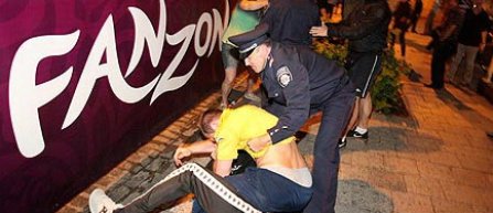 Euro 2012: Stewarzi polonezi, loviti de suporterii rusi