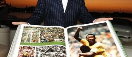 Carte-omagiu pentru "regele" Pele