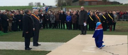 Platini a inaugurat un monument in amintirea meciului pacii de Craciun din 1914
