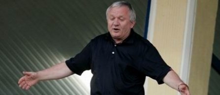 Porumboiu: Daca ii dau in cap lui Sumudica acum, imi dau in cap mie si echipei