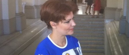 Olguta Vasilescu a venit la Curtea de Apel Bucuresti imbracata cu un tricou al Universitatii Craiova