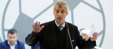 Camerunezul Issa Hayatou si spaniolul Angel Maria Villar, probabili presedinti interimari la FIFA si UEFA