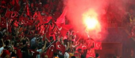 Fumigene in tribune și petarde pe teren, dupa meciul Spania - Turcia (3-0)