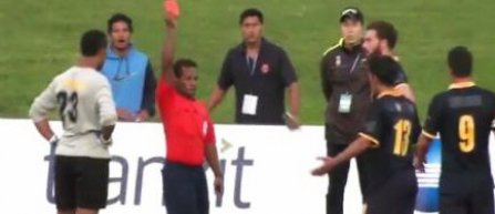 VIDEO | Sase cartonase rosii si 11 galbene, intr-un meci disputat la Auckland