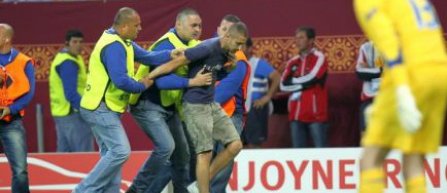Doi spectatori au patruns pe teren la finala Europa League