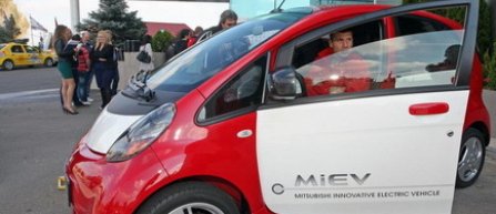 Dinamo a primit doua masini electrice Mitsubishi i-MiEV