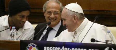 Papa Francisc s-a intalnit cu Ronaldinho si a anuntat un nou "Meci pentru pace" la Roma (video)