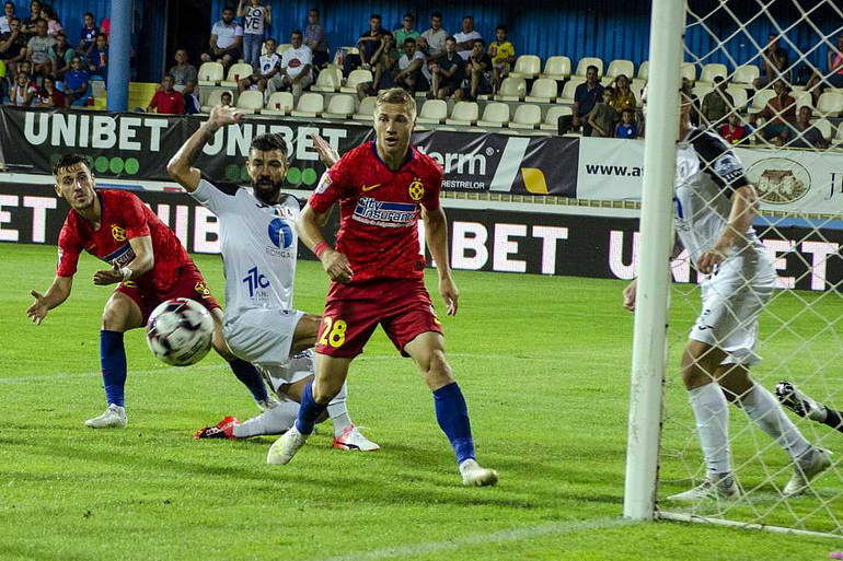 Poze Gaz metan Mediaș - Fotbal Club FCSB