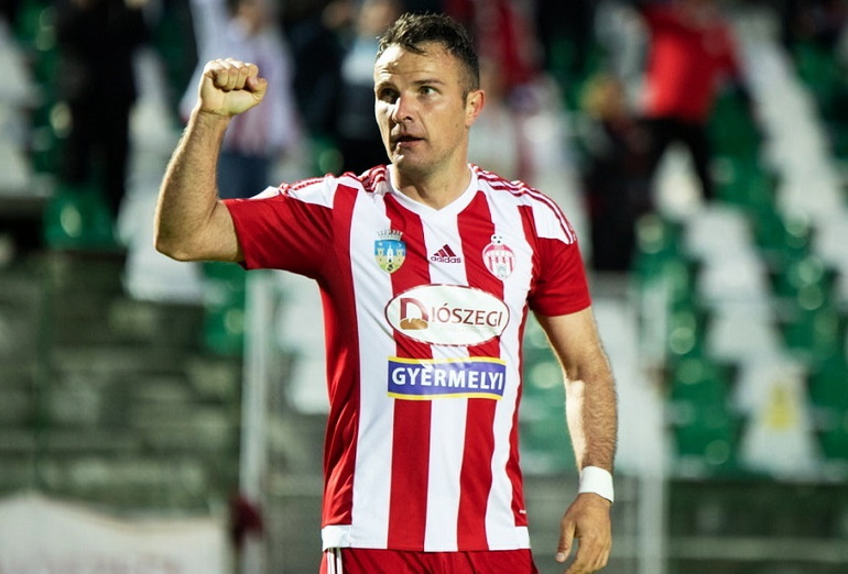 Poza Adnan AGANOVIĆ